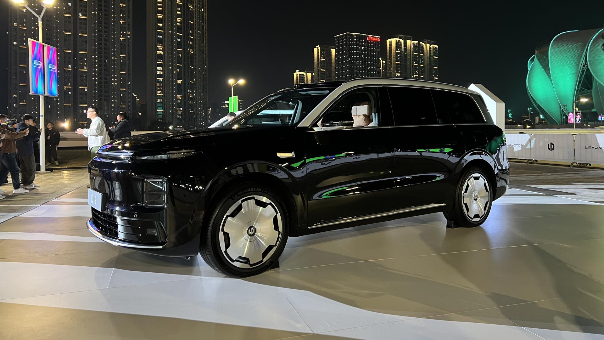 零跑D19、D99实车现身，旗舰SUV、MPV剑指100万辆目标