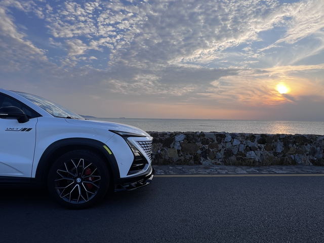 22款旗舰款UNIT
给新手的忠告：这辆车颜值挺高 适合年轻人，空间还好 比较紧