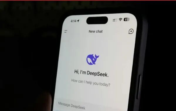 国产AI大模型杀疯了，成本直降70倍，海外垄断还能撑多久？

2026年2月，D