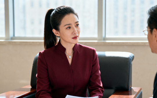 枕河县美女县长遭书记潜规则，骗书记到宾馆后亮出证件：省纪委办案，走一趟？