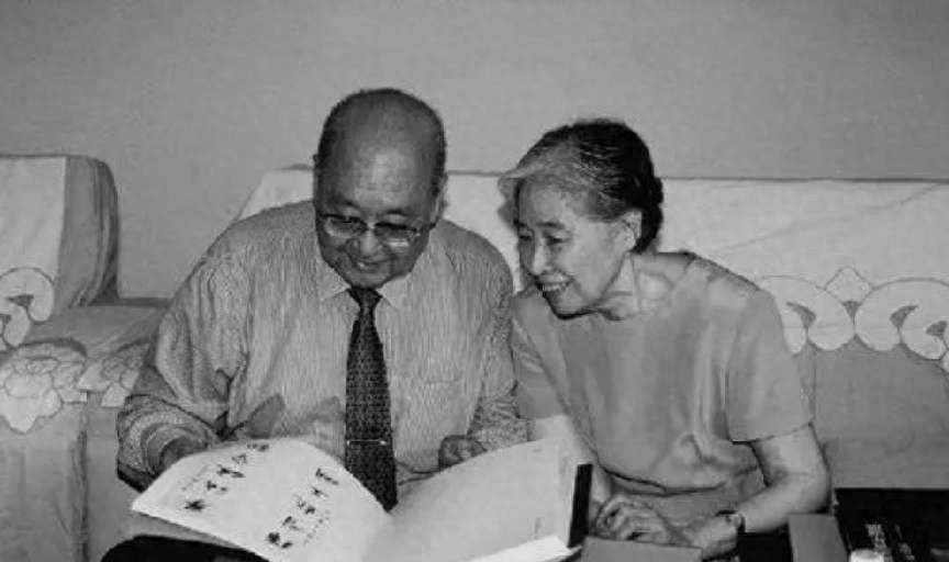 49年刘少奇初见岳父岳母，席间泄一个“密”，王光美不高兴了
“1949年2月3日