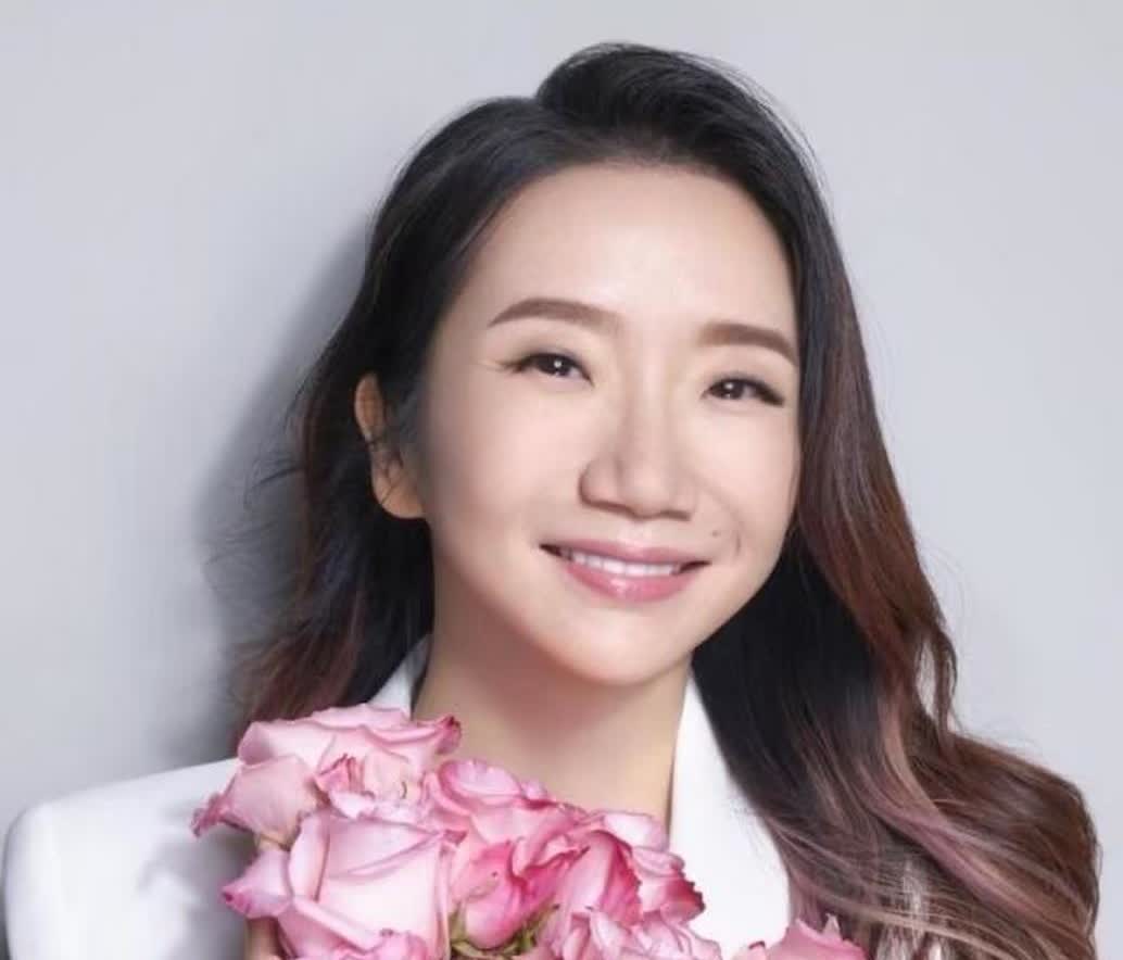 陶晶莹，该怎么说你呢？确实不太聪明的样子！

你说你早不来晚不来，恰恰要在其