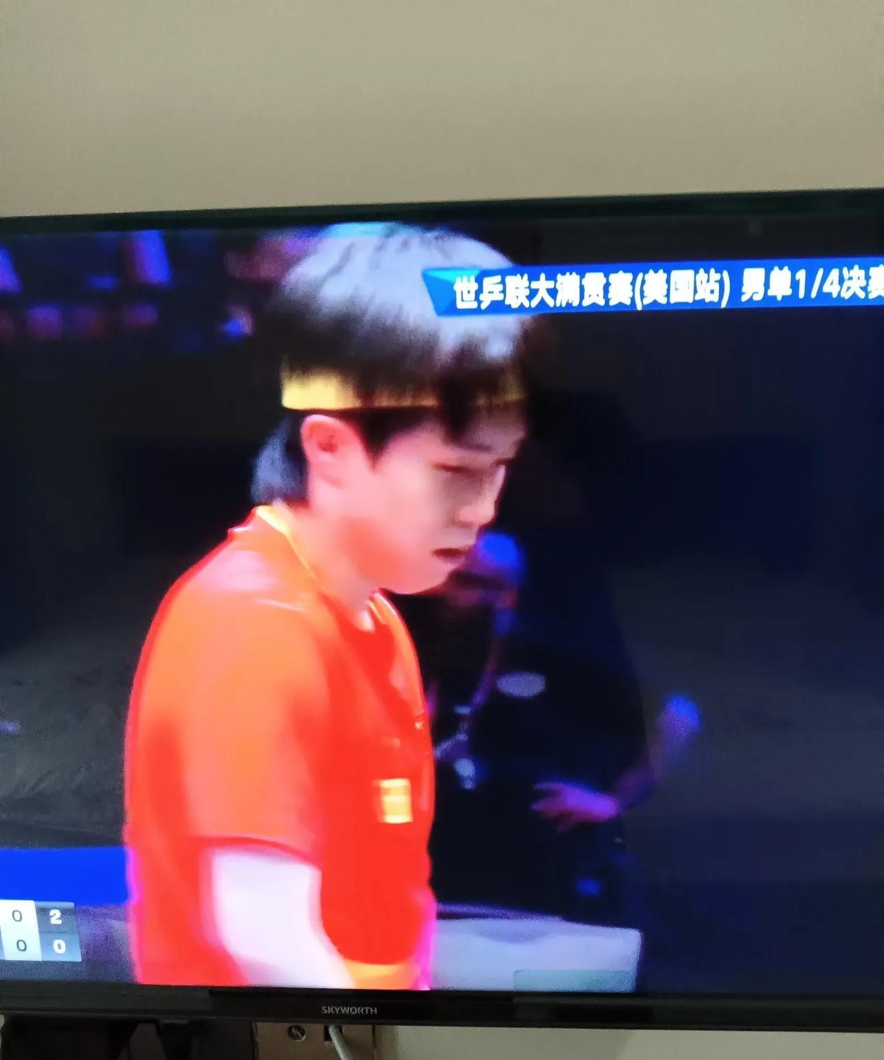 王楚钦4:2战胜达科，晋级四强。
开局，王楚钦陷于被动，0:5落后。中局，追到5