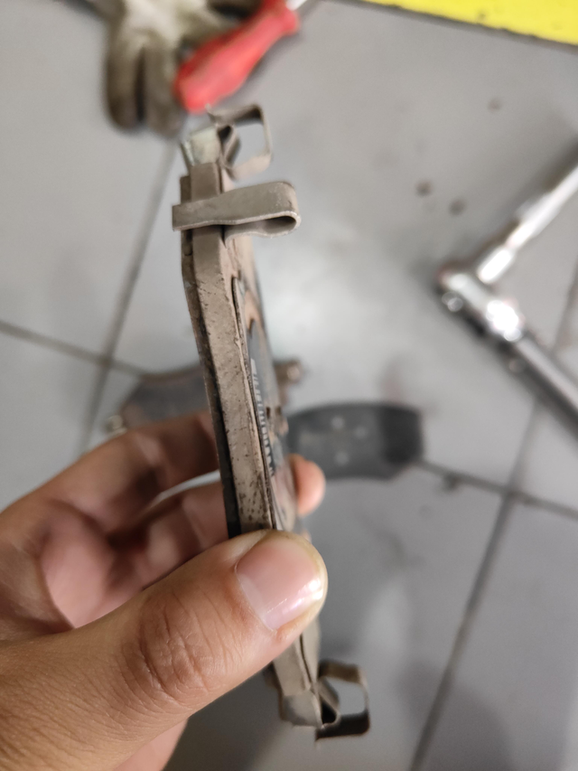 豪越l刹车两万零几就不行了，建议买别的款
作为一个老司机，小车大车都开过，然后这