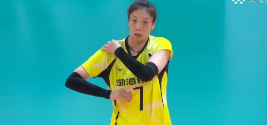 天津女排宁愿用杨艺打主攻也不愿培养董铭霄，更何况对手还是实力最弱的江西女排。或许