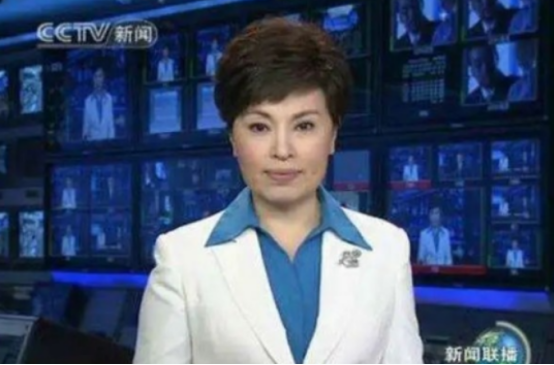 1998年，央视主持人李瑞英在新闻联播开播前十五分钟，接到一个电话，电话里传来“