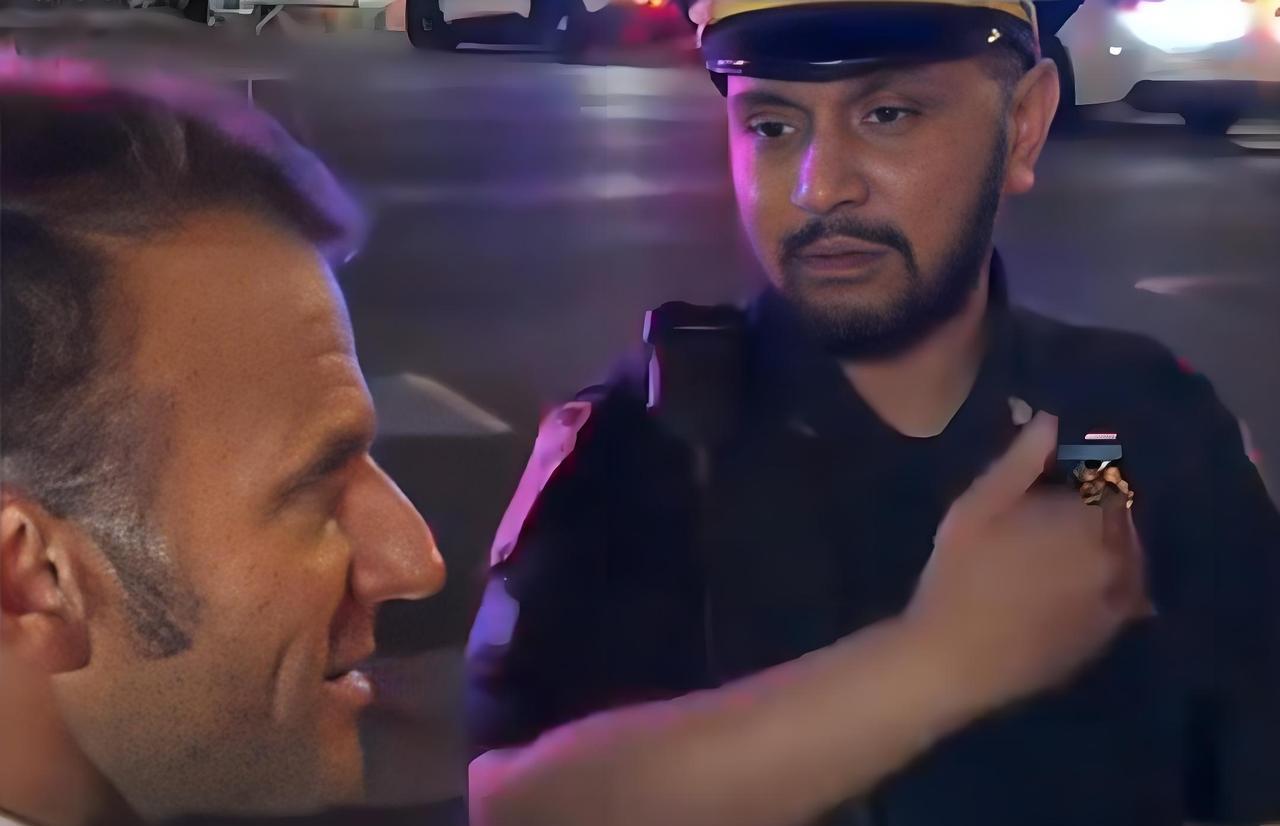 搞不好马克龙被拦下让路就是特朗普故意安排的。因为拦路的警察不可能不认识马克龙，一