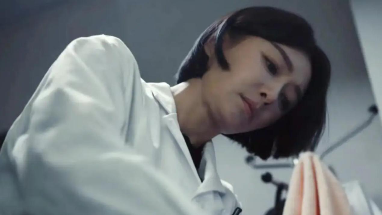 黎小莲不仅举报了佛爷，还协助郭鹏飞抓捕其他罪犯！