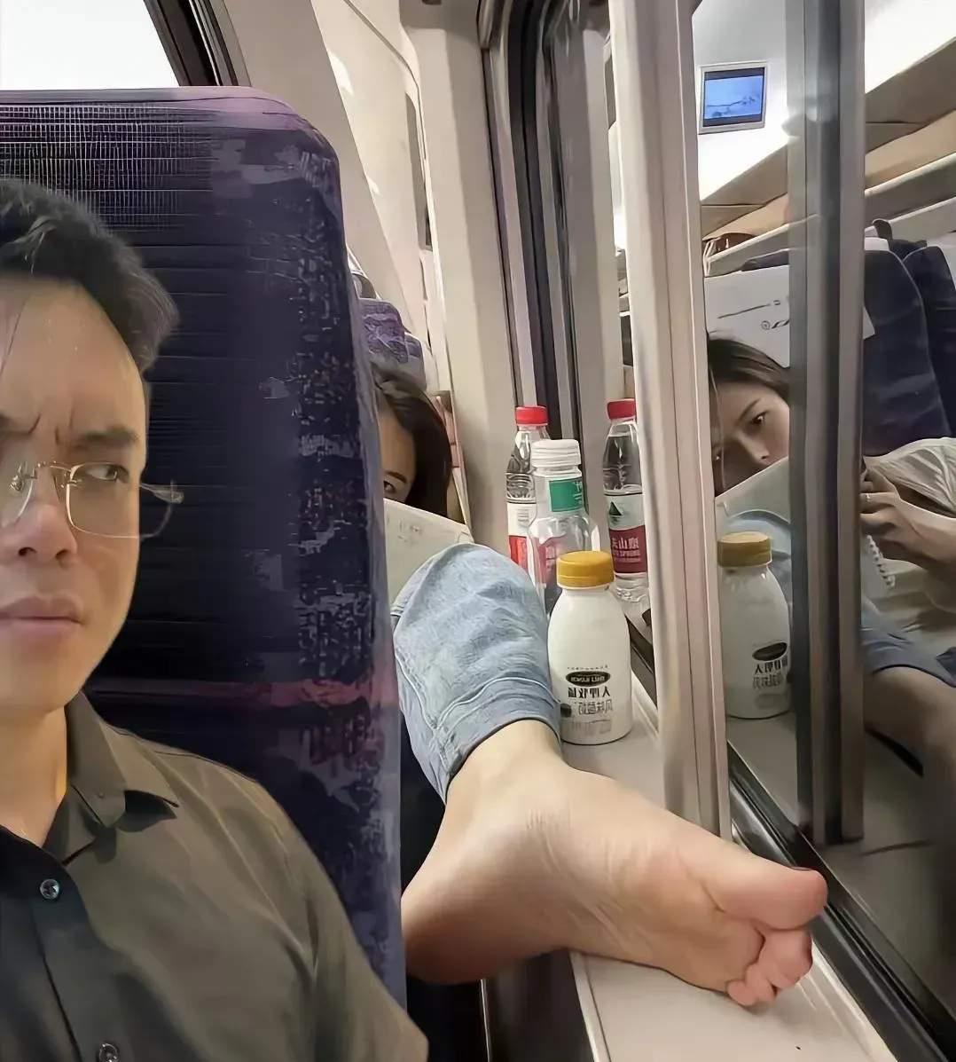 坐火车遇到后座这样的人，你们会采取什么措施？