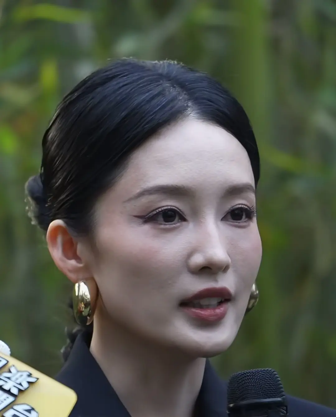 妩媚勾魂，风情万种的李沁

