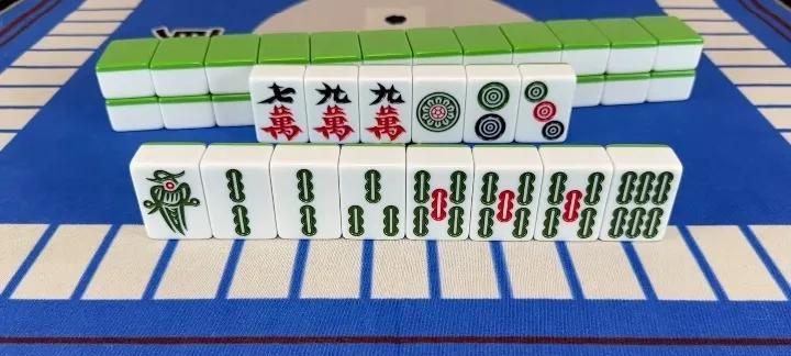 今天下午，楼上的陈姐拿来下边这手牌，她毫不犹豫就打掉7万，结果后来摸6万，又摸8