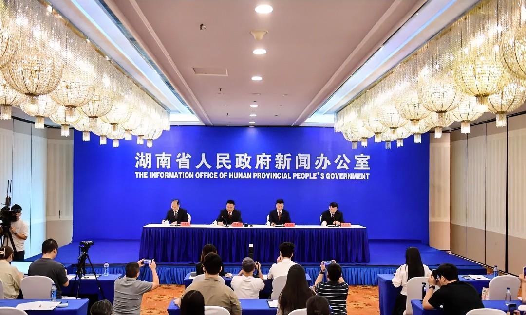 彻查违规吃喝！湖南省委书记表态
6月11日，湖南全省集中整治违规吃喝工作推进会在