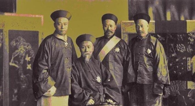1901年，李鸿章去世，他给子孙留下4000多万两白银和无数家产。可没想到，52
