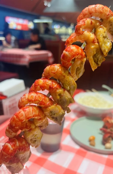 老板和员工吃饭不能AA吗？
中午饭点的时候店里小姑娘问我有没有带饭，说隔壁新开了