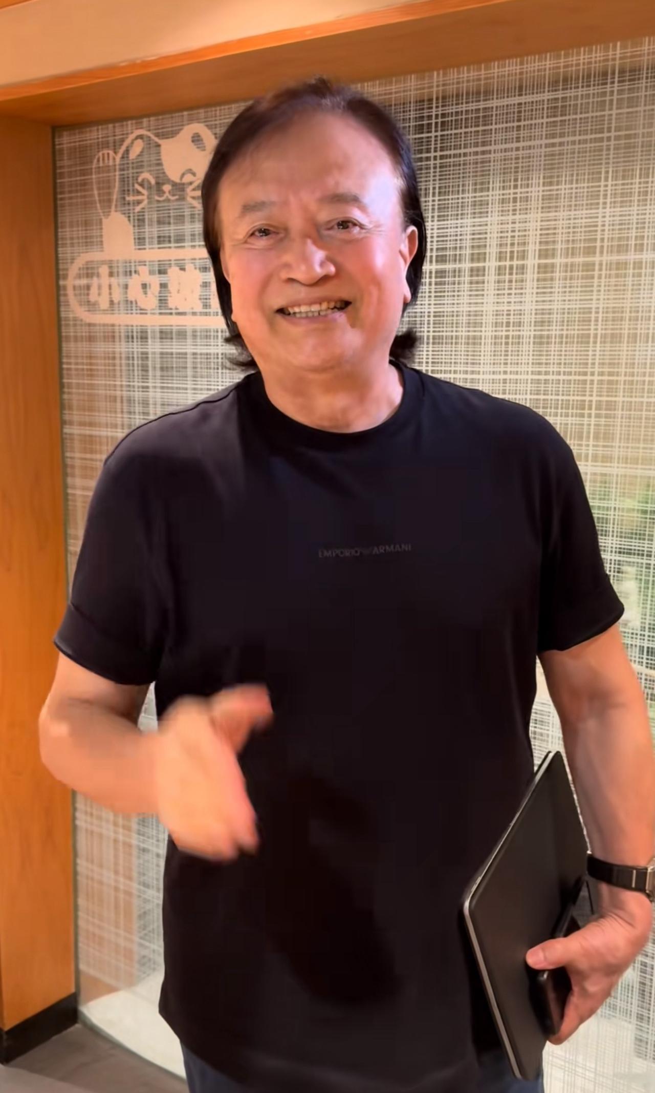 #分享城市新鲜事#
这是刘信义老师吗？好多年了，杳无音讯，他可是八十年代中国演艺