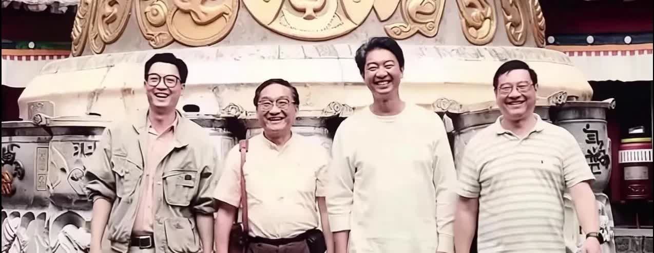 痛心！蔡澜也走了，至此香港“四大才子”天堂集合完毕！

左起黄霑，金庸，蔡澜