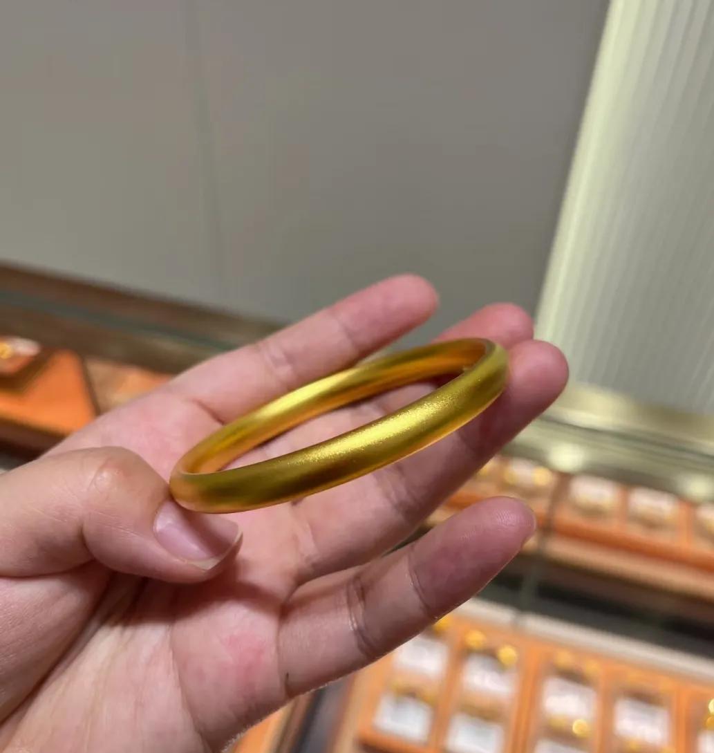 心都在颤！
金价太离谱了！
8月2日看个58克的金镯子，
光金价就5万7，
算上