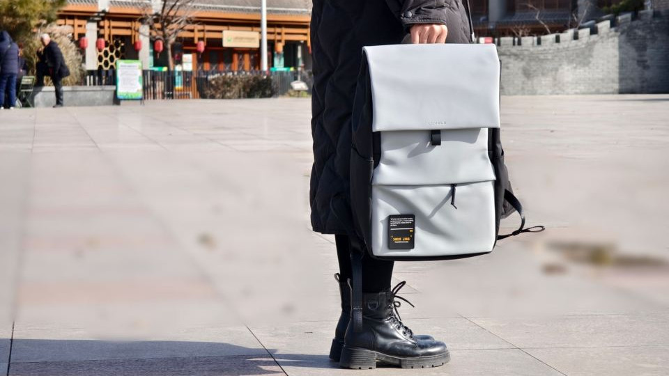 高颜值多功能双肩包，地平线8号MOMENT，新潮百搭，通勤利器