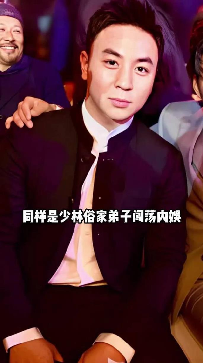同样是“少林俗家弟子”，有人走出功夫影帝路，有人默默深耕片场，唯独他靠一张脸闯出