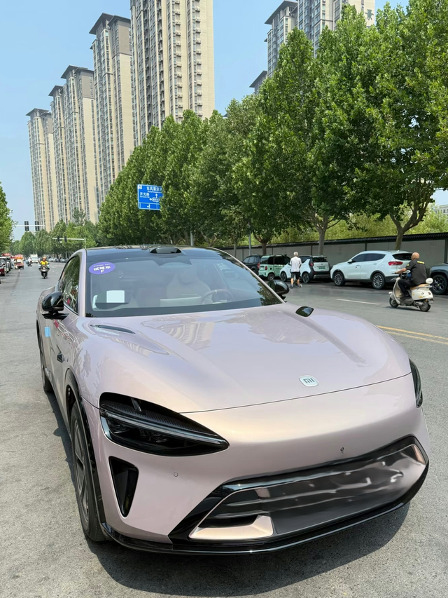 YU7试驾体验
【静态体验】
YU7的座椅和空间比SU7舒服些，毕竟都上30万了