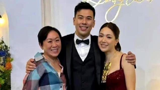 王祖蓝豪掷880万宠妹！李亚男强颜欢笑？亲情与金钱的博弈