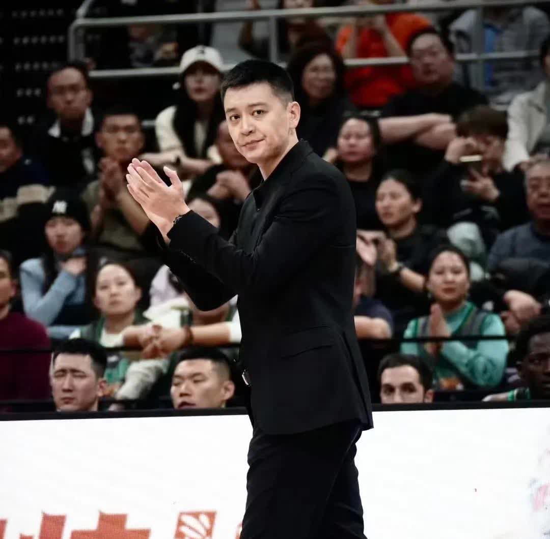 不得不承认，今年的辽篮似乎已经无缘争冠了！想必这个事实是众多球迷难以接受的，三连
