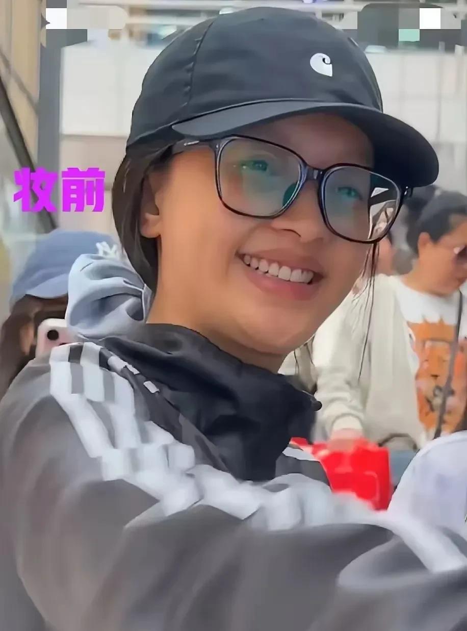 孙怡纯素颜，有几个人见过。
其实明星不化妆的时候和咱们普通人都差不多，很多五官立