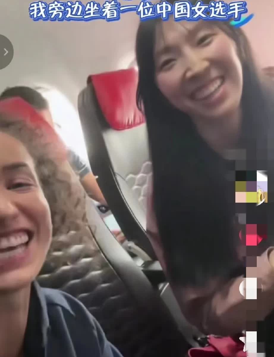 吴梦洁跟加比成了朋友！
吴梦洁崇拜的国手是张常宁，朱婷，希望自己像张常宁，朱婷