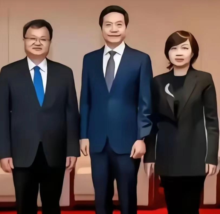 有个事，
我一直不敢说，
我发现——原来雷军没儿子，只有两个女儿！老婆张彤是武大