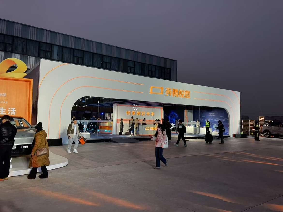 为什么一汽奔腾的电车明明发晚了，但是它却很高兴？
前几天我和同事聊天，我们都认为