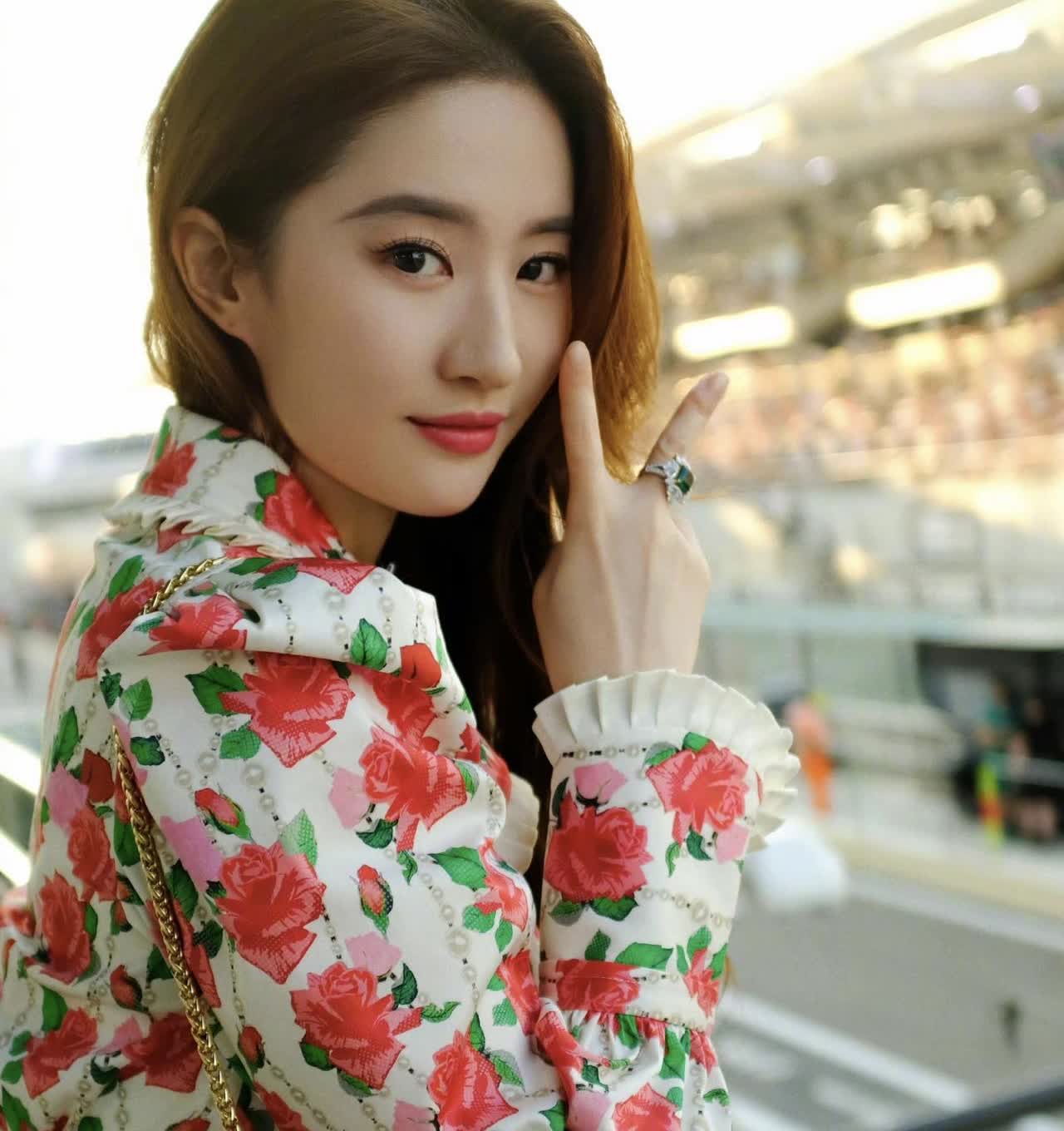白玉兰宋佳拿下最佳女主角我不惊讶，蒋欣拿下最佳女配角我也不惊讶，反倒是没得奖的刘