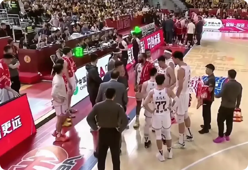 山西队现场mc还是可以的，大声阻止现场球迷的骂人行为。

发生冲突后，山西的现场