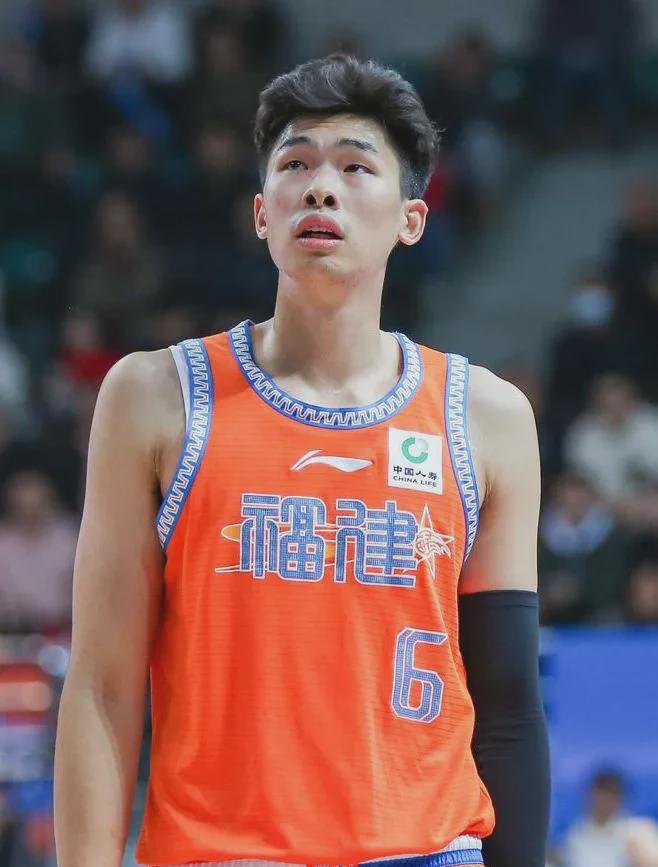 今夏CBA自由市场，五位热门球员引人关注：

1.邹阳  24岁  身高19