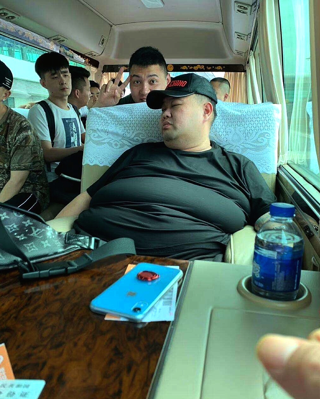 坐大巴，偶遇相声界泰斗孙越。