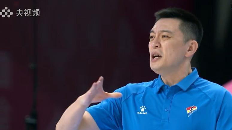 惨败广东19分，还可能一无所获，为何杨鸣赛后还能和杜锋有说有笑？