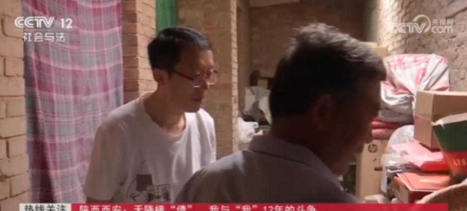 2019年，一男子发现名下莫名多出了8张属地为成都的信用卡，80万贷款未还，其中