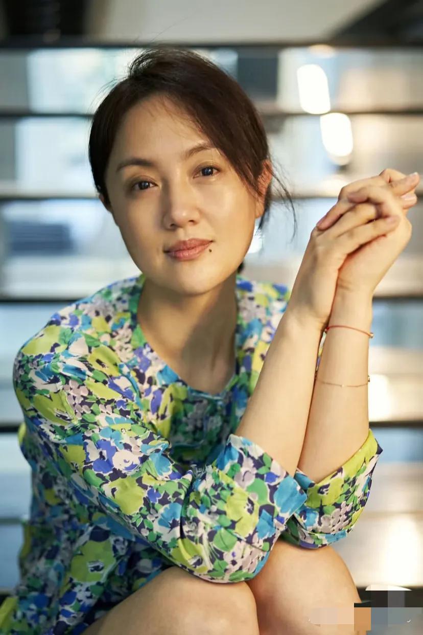 可惜了，从来没有听说朱媛媛生病的新闻，留给观众美丽大方的形象。 模范夫妻，从来没