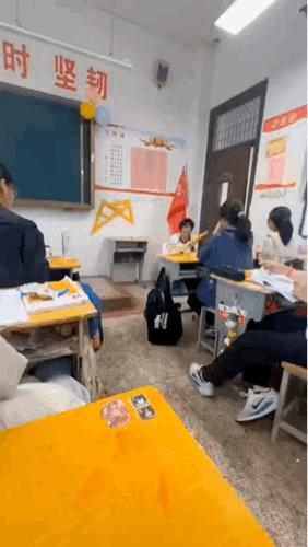 一个孩子没动脑筋，整个班都不明白吗？没没把老师嘣瞎算是烧高香了[捂脸]