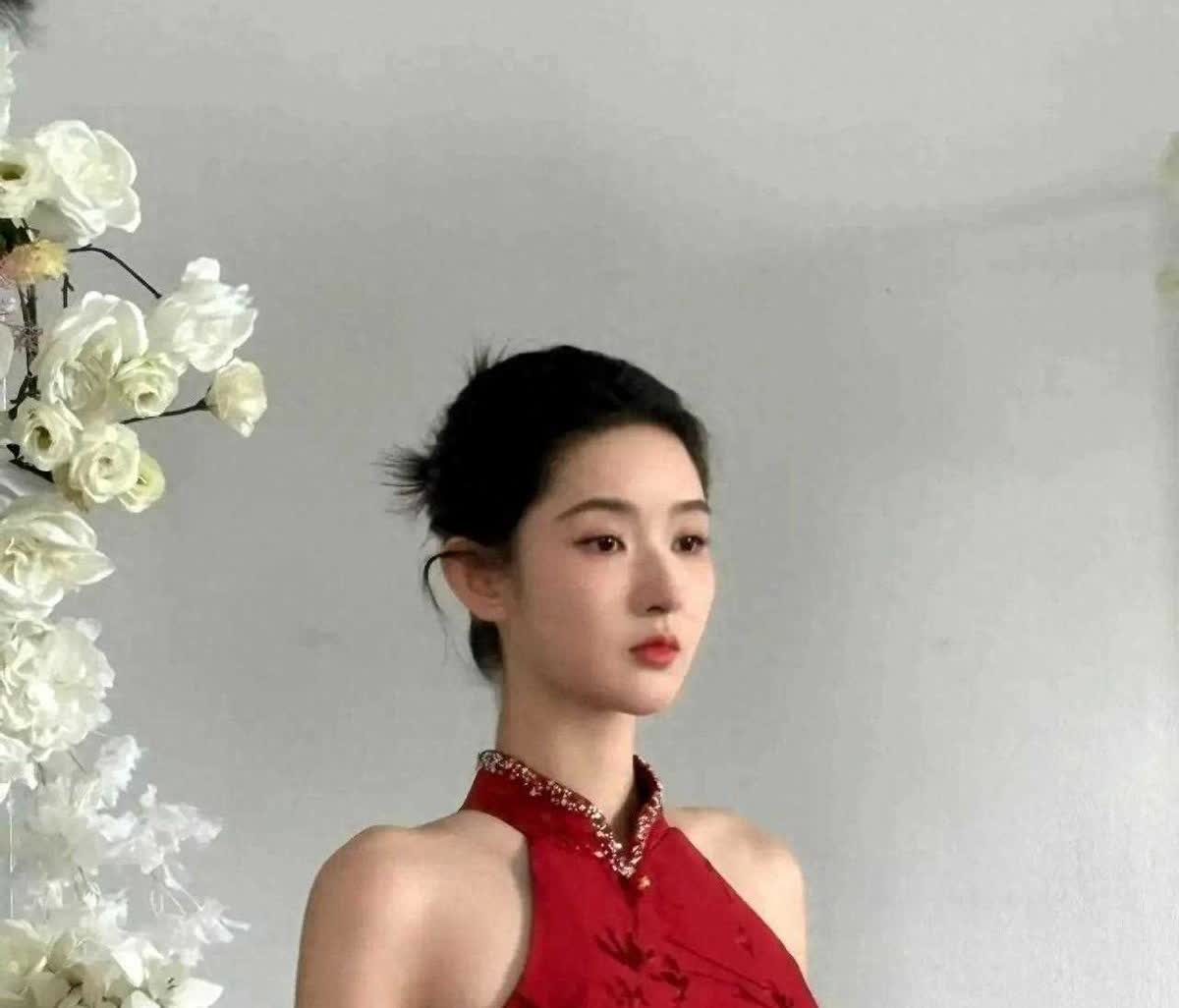 她是陈都灵的最强对手，胸大演技好还更年轻漂亮，只是出道晚！