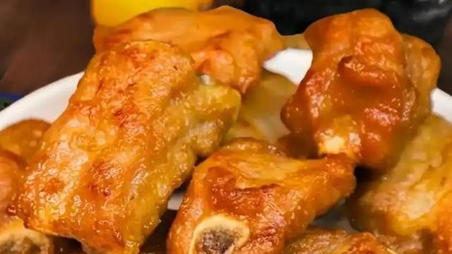 家常蒜香排骨：外酥里嫩的美味秘诀