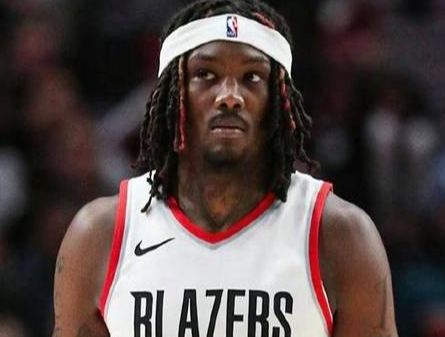 对小杨来说，罗威还是卖不掉更好，最好再续约一年
第一罗威有出勤问题，小杨保底能打