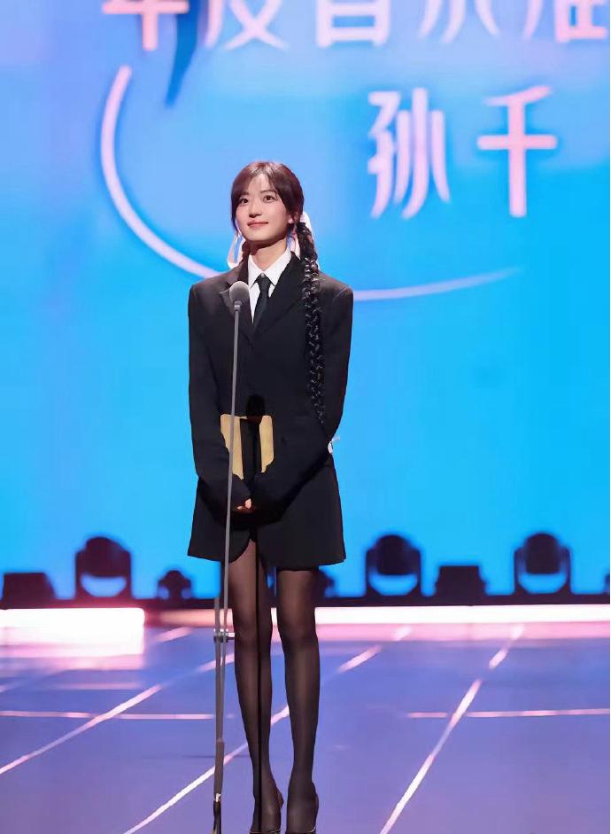 关晓彤“腿精”地位遇挑战，孙干强势出镜。那这番较量，究竟谁能更胜一筹，令人期待。