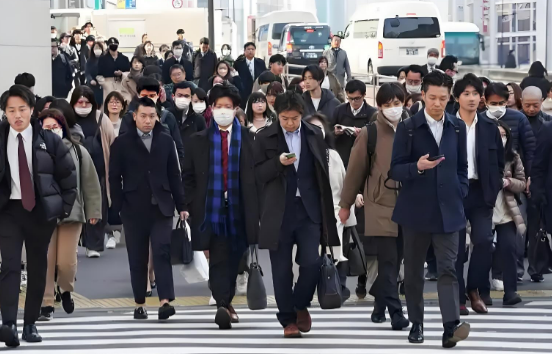 日本人无处可逃，85种语言进行转播纪念阅兵活动。

本次阅兵活动，将使用85种语