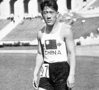 1932年，张学良赞助给刘长春8000大洋，让他去往洛杉矶参加奥运会，当刘长春漂