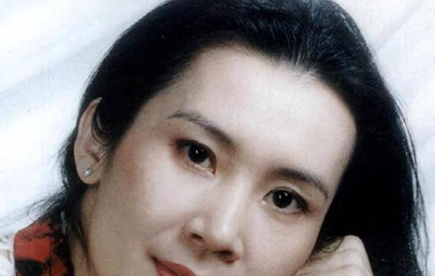 她是国家一级演员，享正军级待遇，离异后至今单身，67岁依然美丽