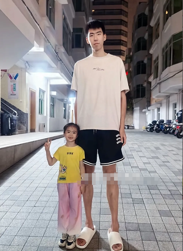 徐昕没有离开广东队，仍在广东宏远俱乐部！

前一段时间，流言徐昕申请交易转会一事