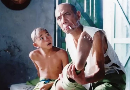 1992年，导演张建亚找到魏宗万，邀请他出演《三毛从军记》，魏宗万一口回绝：“我