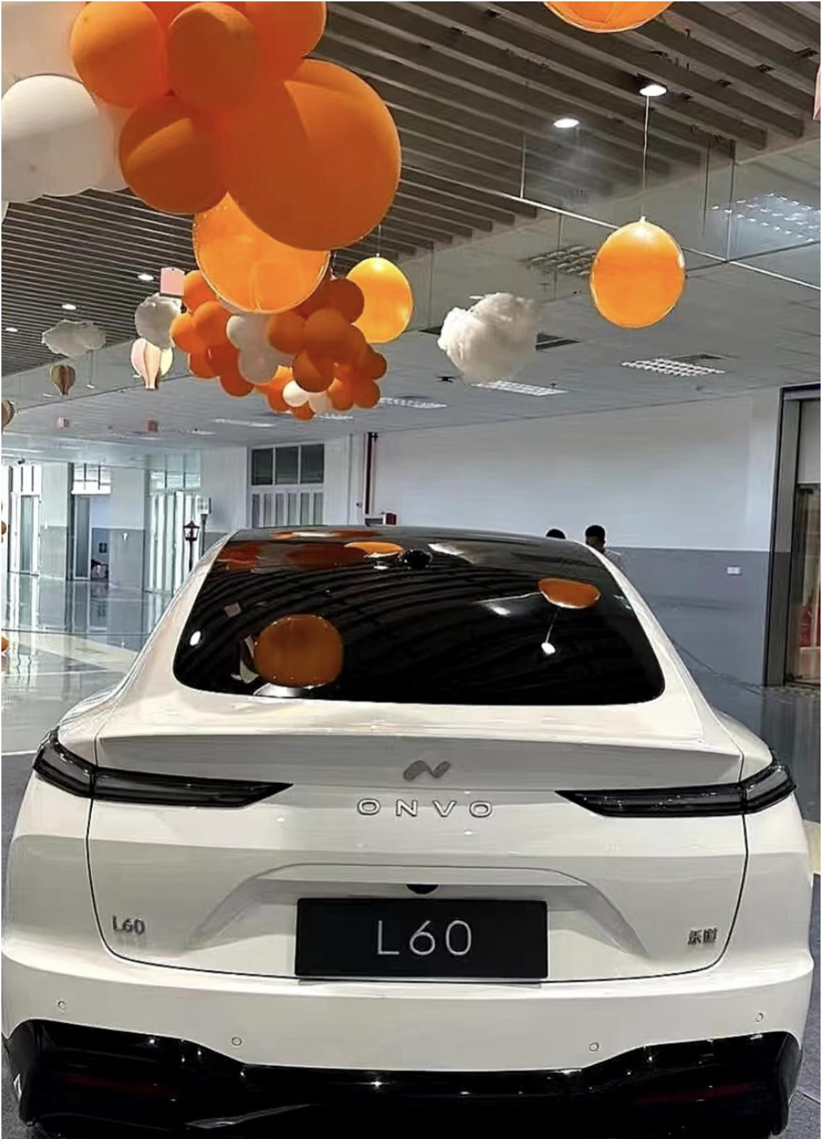 友商都准备上60度的增程车，发布即落后
同样60度电池，换电比增程更好，车轻量化