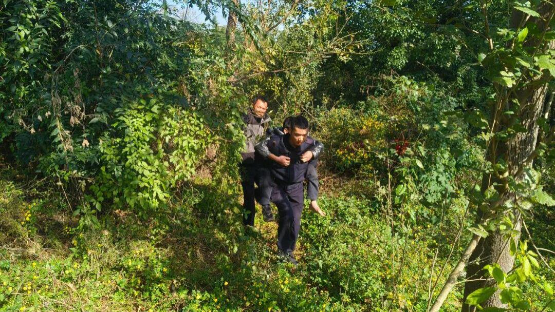 男子醉酒误入山林 荆门掇刀民警昼夜合力成功营救