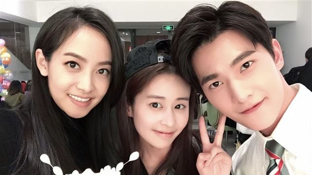 颖儿早期和宋茜、杨洋同框旧照 以前还是杨子的员工